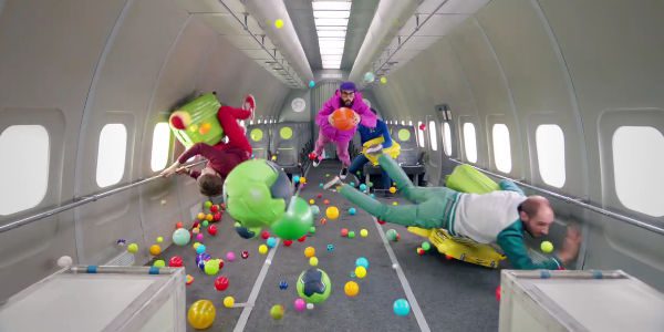 Insolite : un clip de musique tourné en apesanteur dans un avion Zero-G