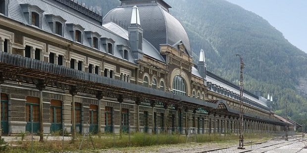 Une gare des Pyrénées transformée en hôtel de luxe !