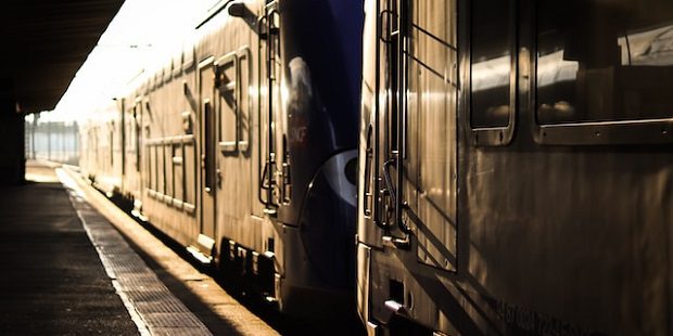 Deux trains sur une même voie, vraiment ?!