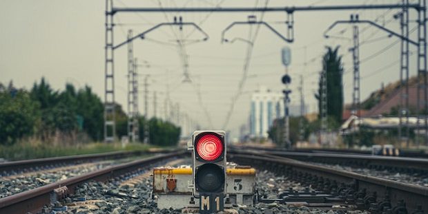 Le TGV qui ausculte les voies de chemin de fer à toute vitesse !